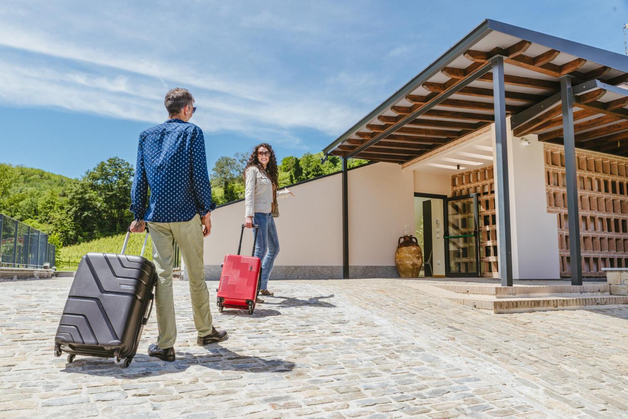 Garesio Wine Resort Serralunga d'Alba Luaran gambar